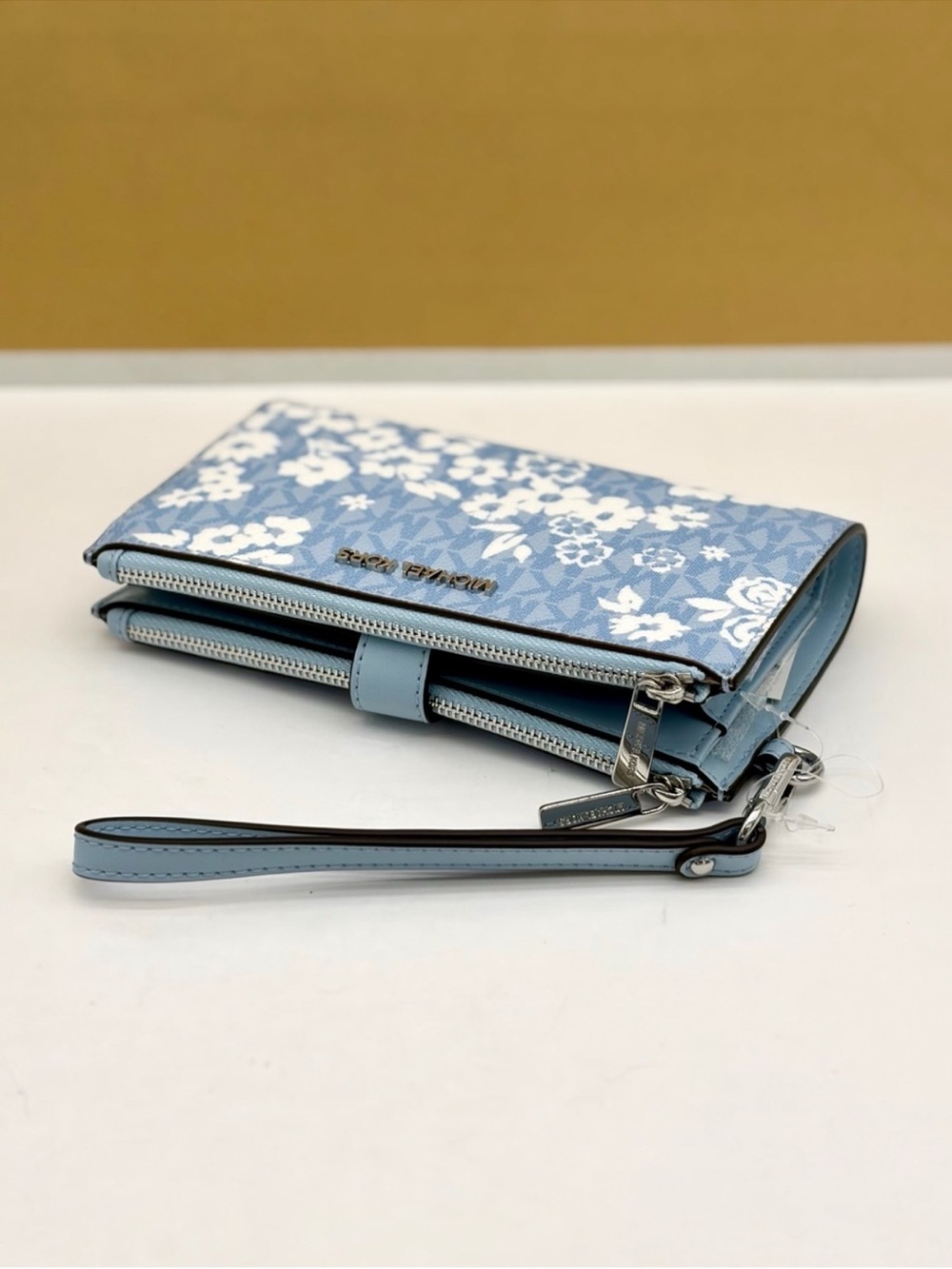 MICHAEL KORS Jet Set Travel Large Printed Signature Logo Wristlet Wallet - Picture 7 of 10